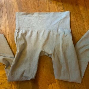 Shape leggings in light grey